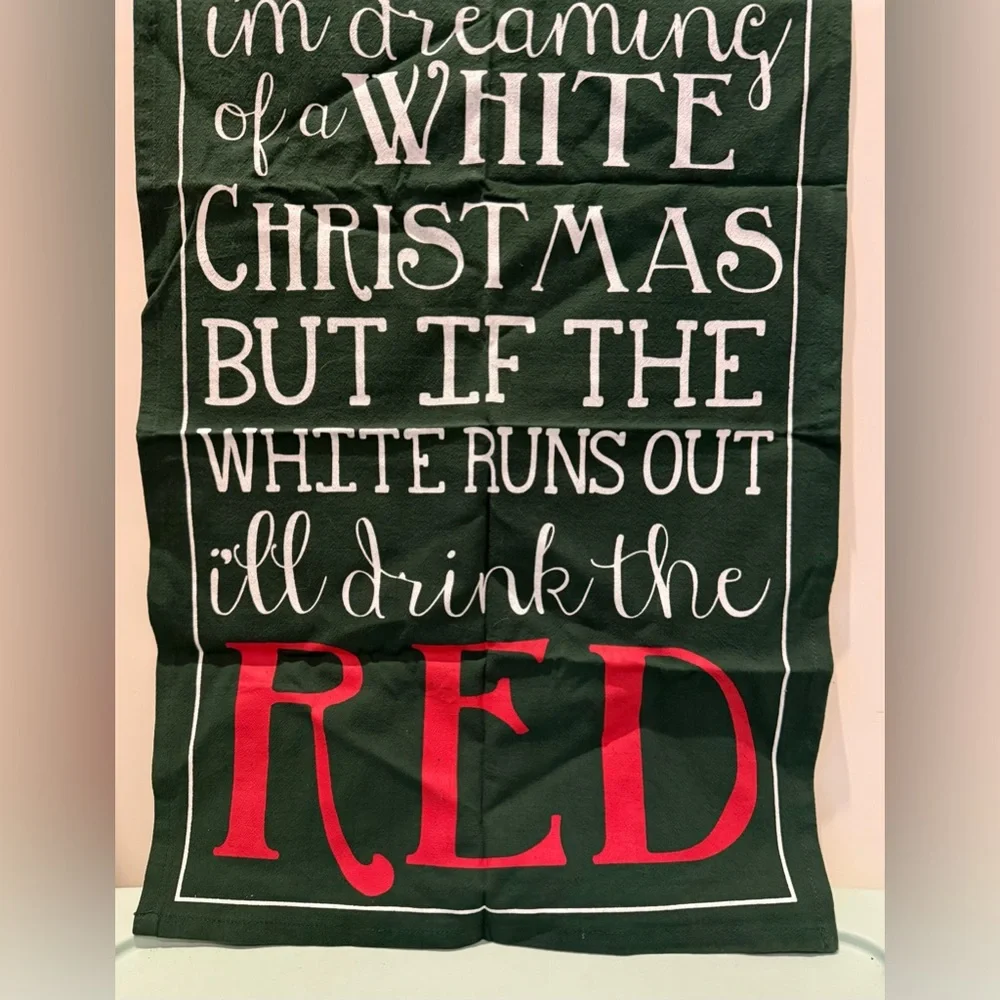 Festive Mud Pie “I’m Dreaming of a White Christmas…” Holiday Towel- NWT